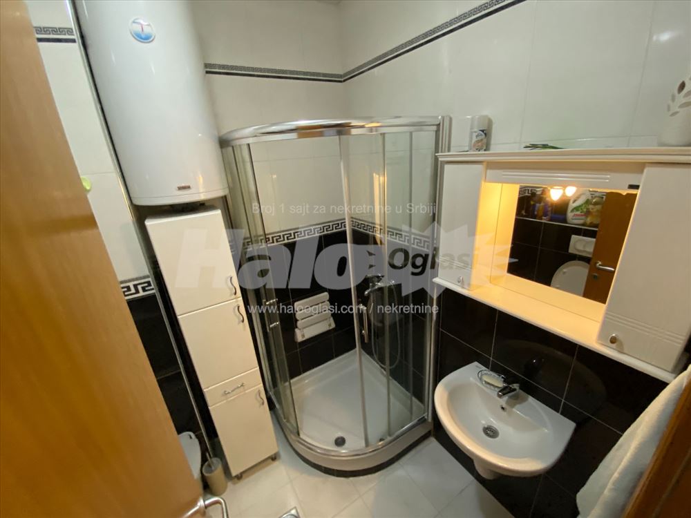 Stan kod Djeram pijace 60m2 - opcija Garaže — 9