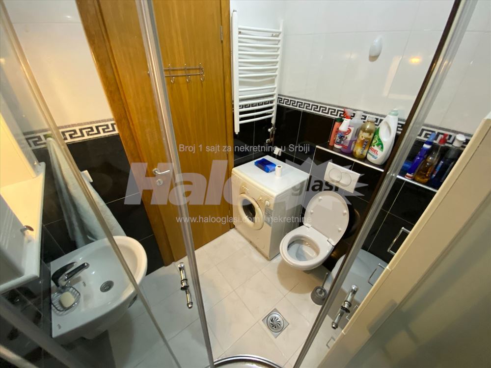 Stan kod Djeram pijace 60m2 - opcija Garaže — 10