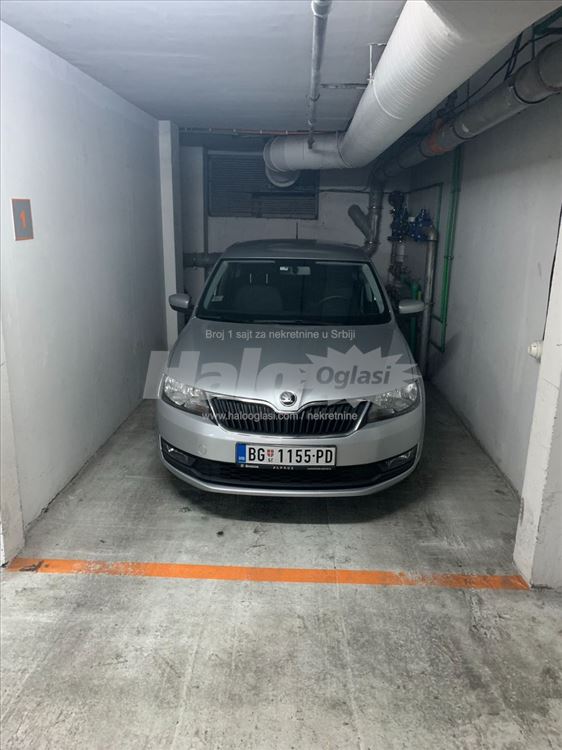 Stan kod Djeram pijace 60m2 - opcija Garaže — 11