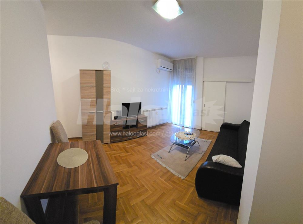 Stan kod Đeram pijace, 34 m2 — 2