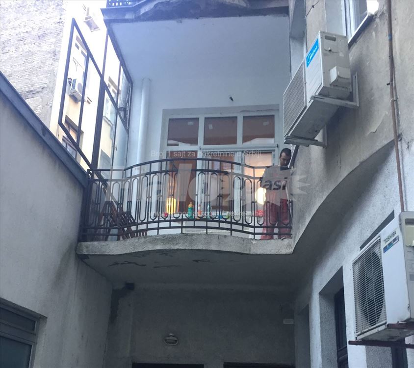 Stan kod gradske skupštine — 9