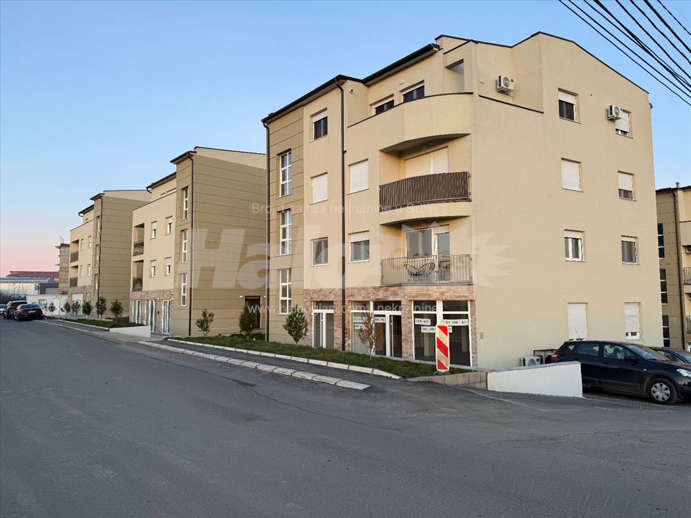 Stan Mirijevo Nine Kirsanove+parking mesto — 2