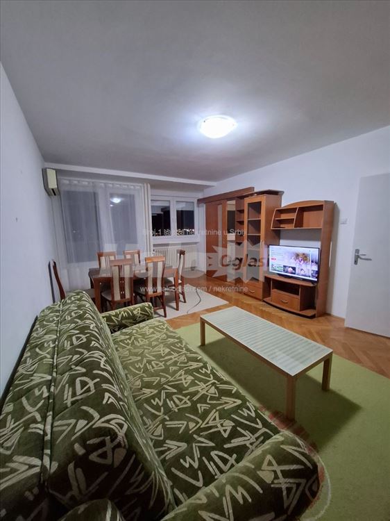 Odličan stan, ugao Pariske komune i Tošinog bunara — 2