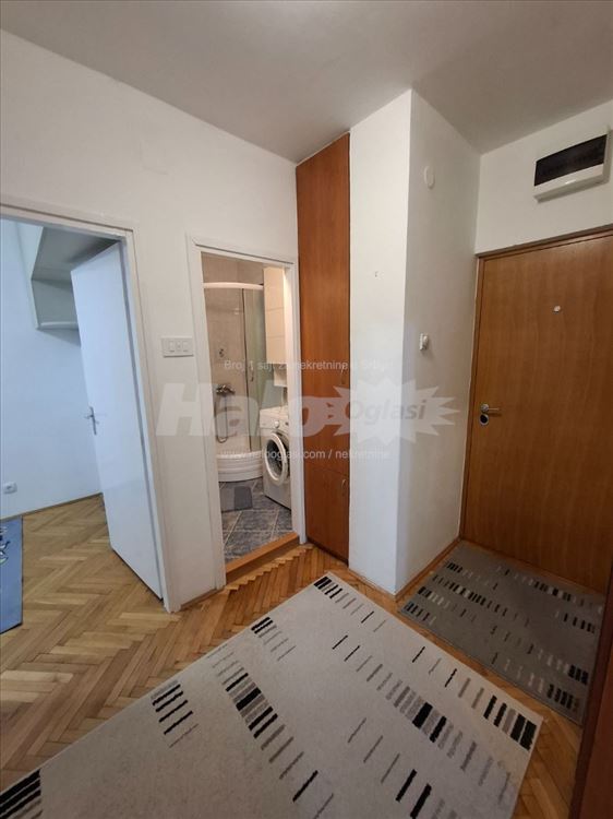 Odličan stan, ugao Pariske komune i Tošinog bunara — 13