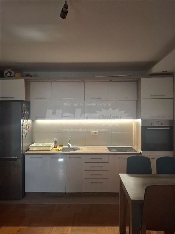 Stan na granici NBG i Zemuna na Dunavskom keju — 6