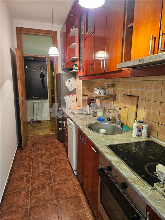 Stan na Lekinom brdu,odlična lokacija,garaža — 5