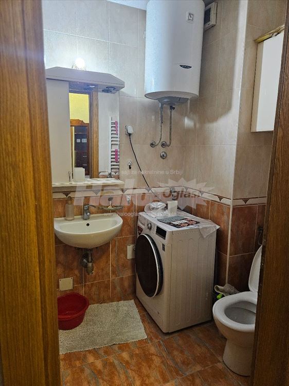 Stan na Lekinom brdu,odlična lokacija,garaža — 10