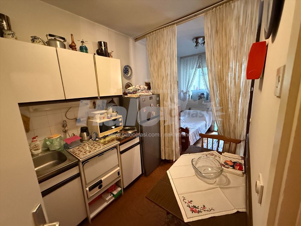 Stan na odličnoj lokaciji, odmah useljiv — 5