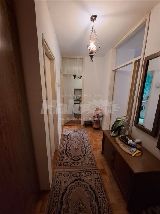 Stan na odličnoj lokaciji, odmah useljiv — 12