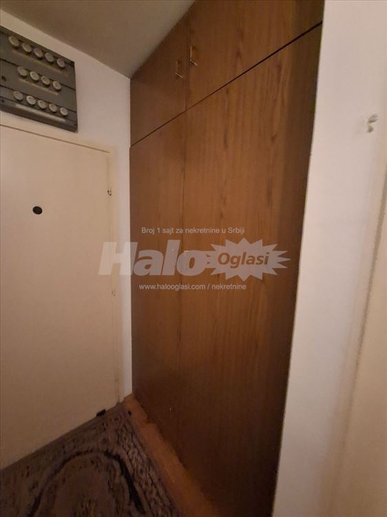 Stan na odličnoj lokaciji, odmah useljiv — 14