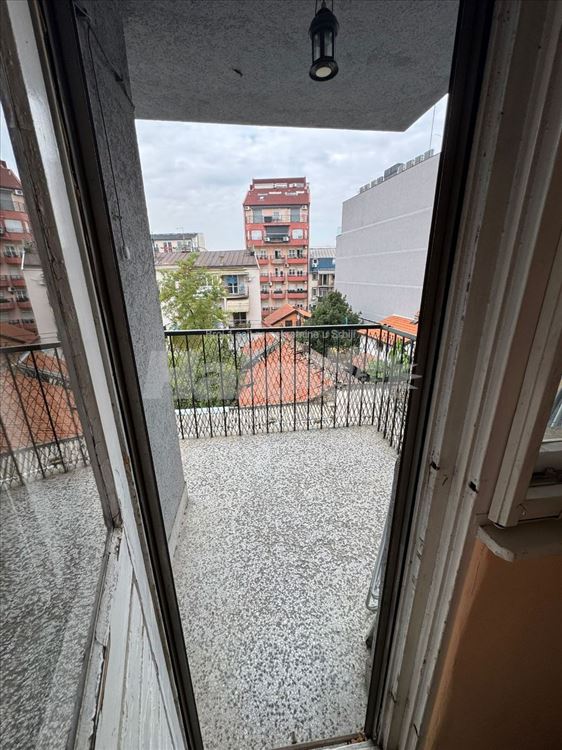 Stan na odličnoj lokaciji odmah useljiv — 5