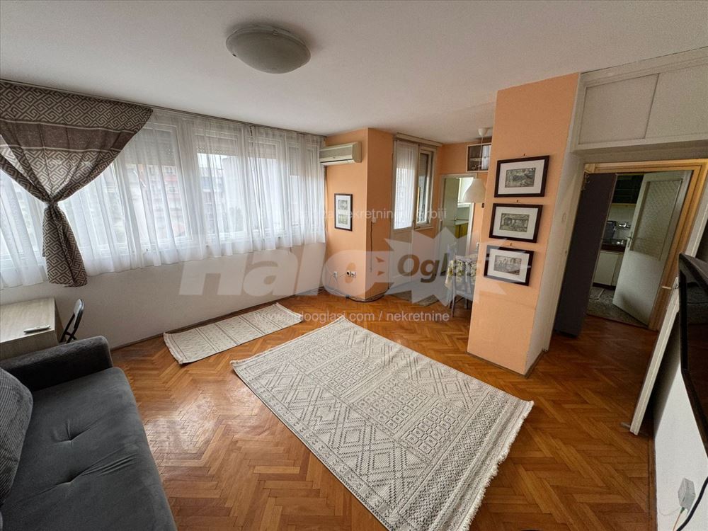 Stan na odličnoj lokaciji odmah useljiv — 9
