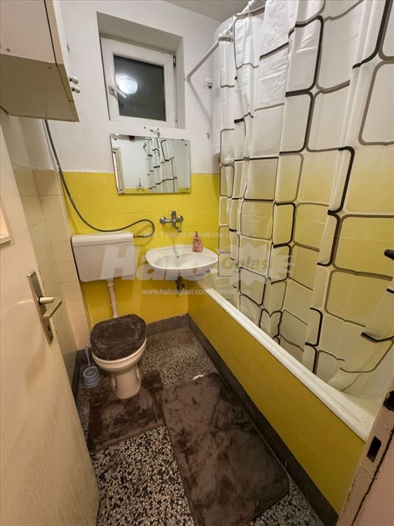 Stan na odličnoj lokaciji odmah useljiv — 11