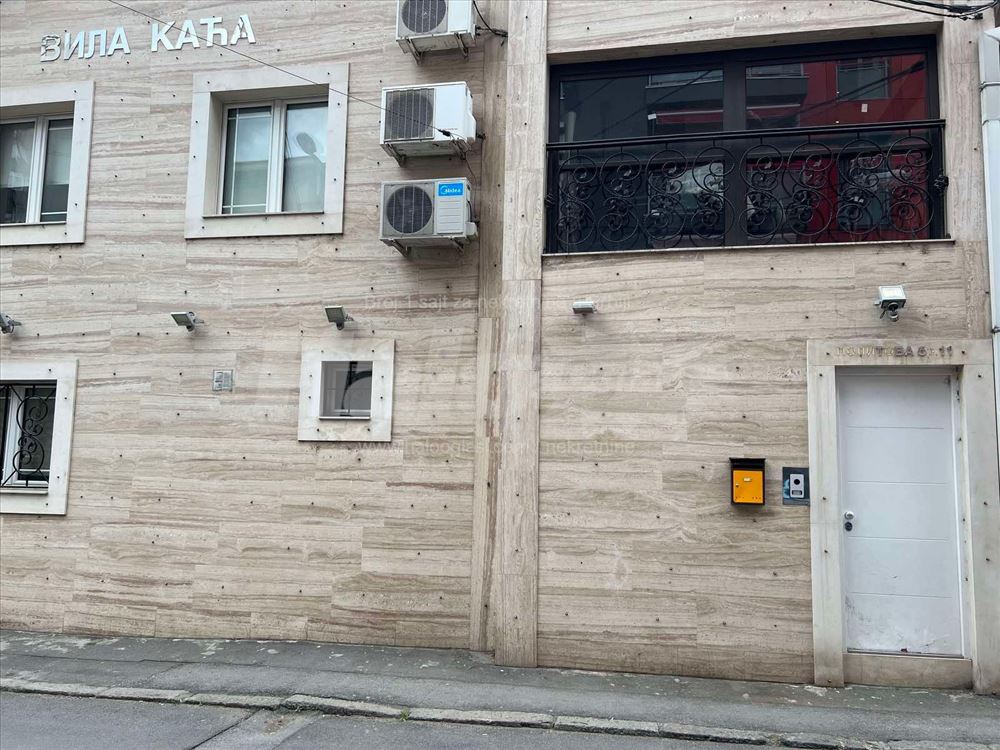 Stan na Vracaru, sa garazom — 9