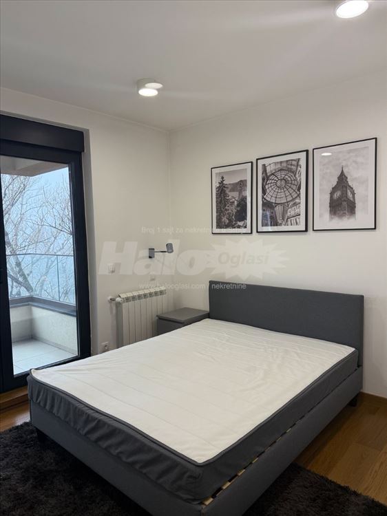 Stan na Vračaru sa pogledom na Hram Sv. Save — 6