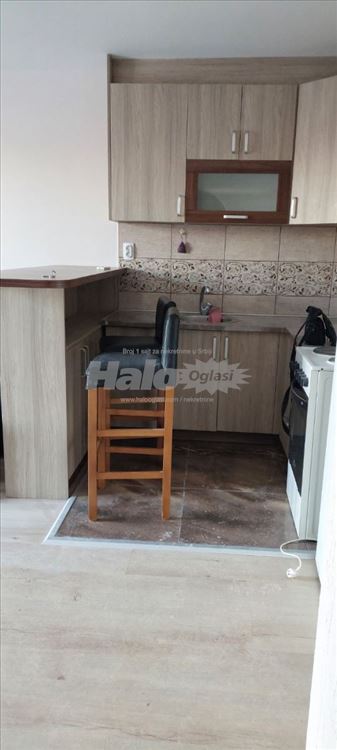 Stan pored bazena Kengur — 5