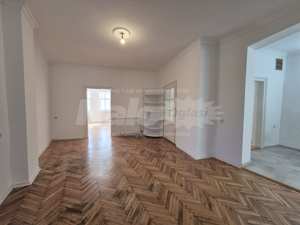 Stan / Poslovni prostor u centru Zemuna — 2