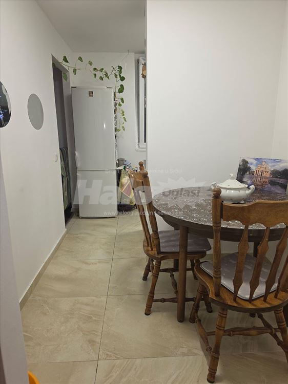 Stan površine 60 m², stara Bežanija. — 3