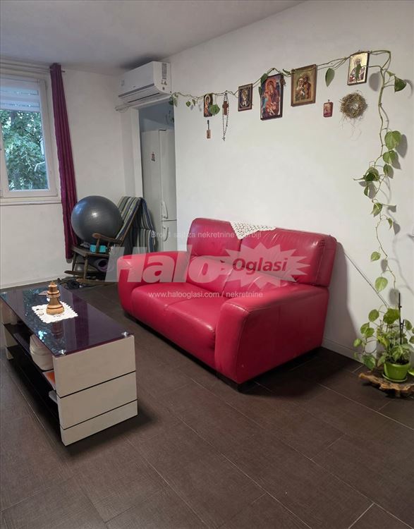 Stan površine 60 m², stara Bežanija. — 5