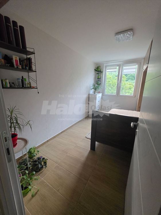 Stan površine 60 m², stara Bežanija. — 6