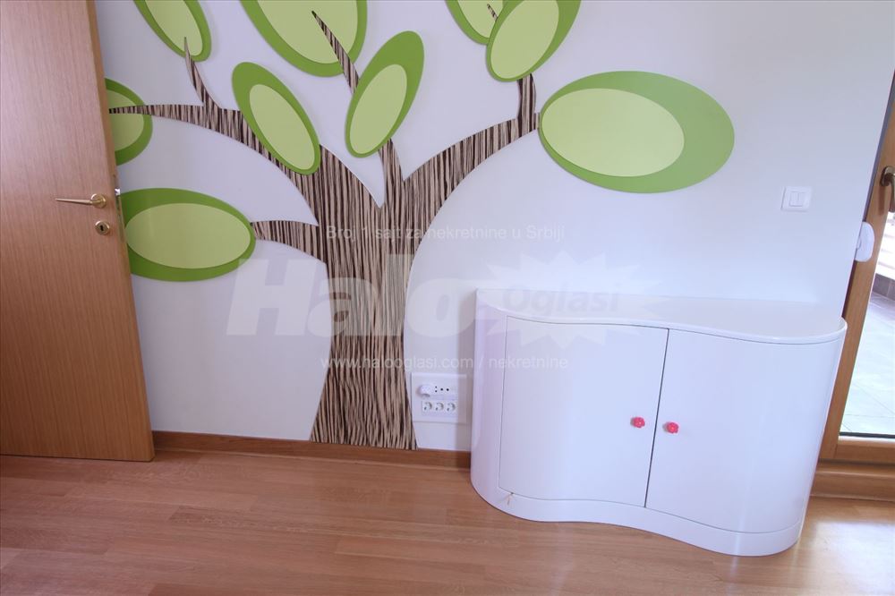 Stan s pogledom na banjičku šumu, jedini na spratu — 11