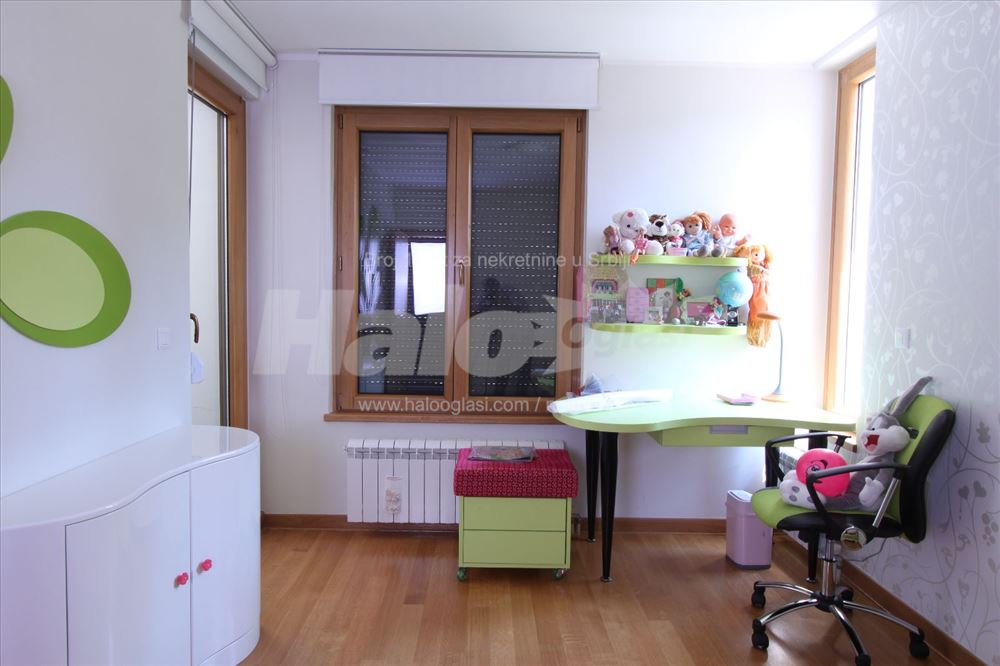 Stan s pogledom na banjičku šumu, jedini na spratu — 14