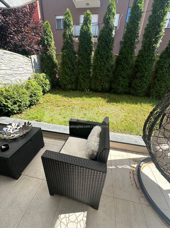Stan sa dvorištem kod Paunovog brega — 2
