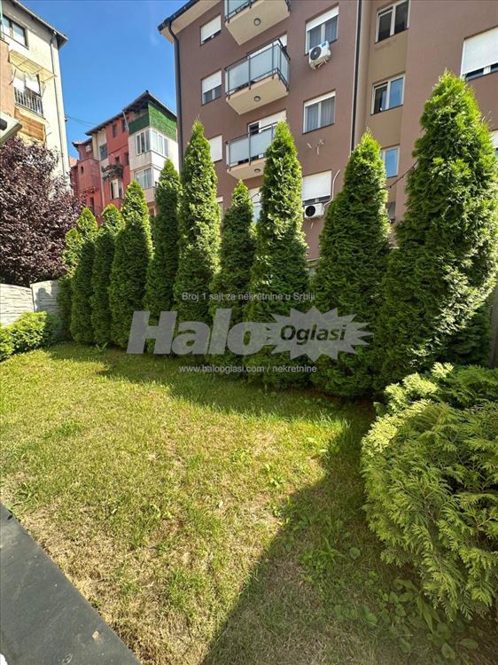 Stan sa dvorištem kod Paunovog brega — 13
