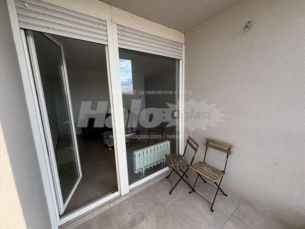 Stan u Batajnici top lokacija — 5
