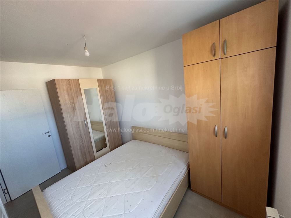 Stan u Batajnici top lokacija — 8
