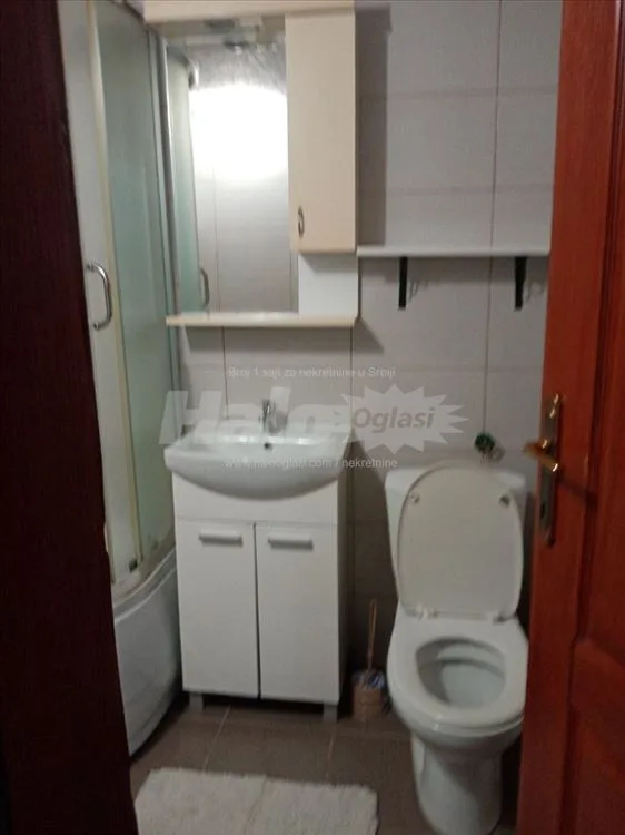 Stan u Borči preko puta pošte — 4