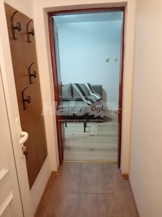 Stan u Borči preko puta pošte — 6