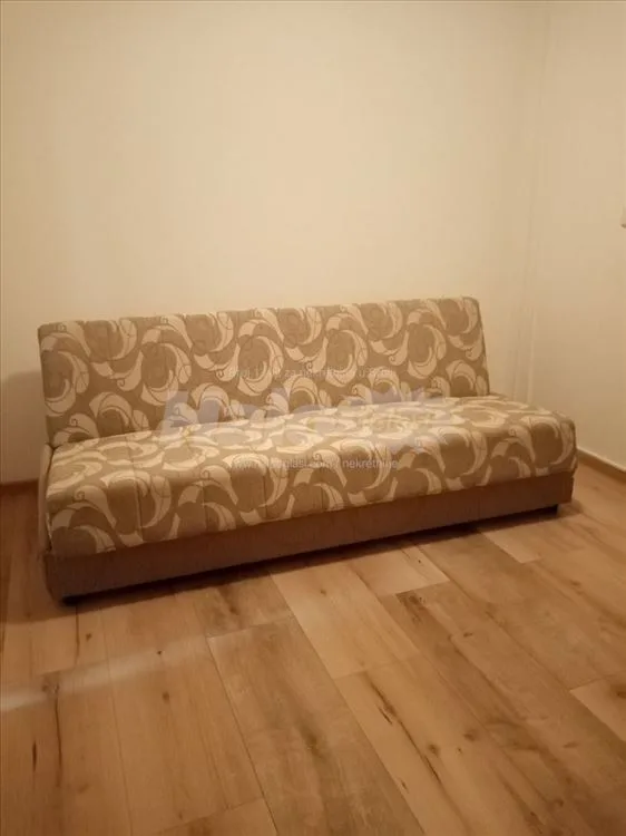Stan u Borči preko puta pošte — 7