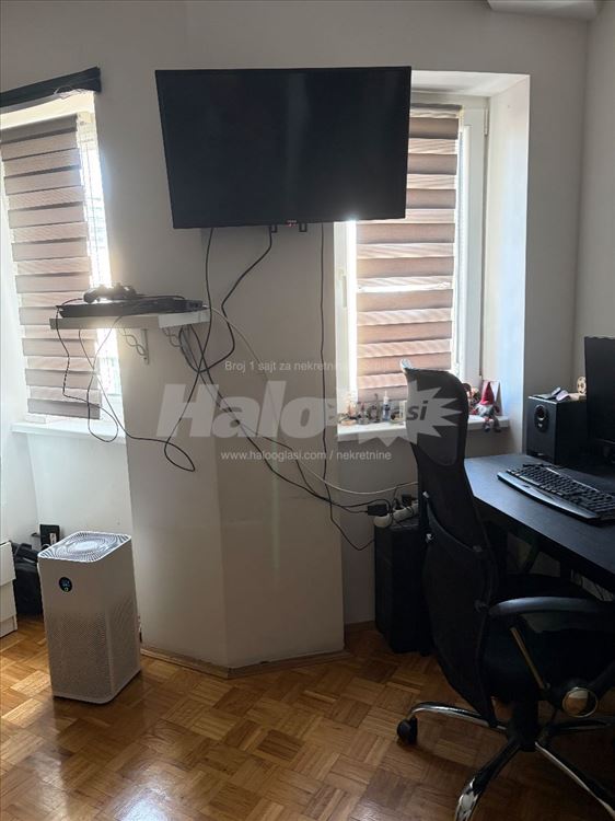Stan u Dečanskoj, trg Nikole Pašića — 2
