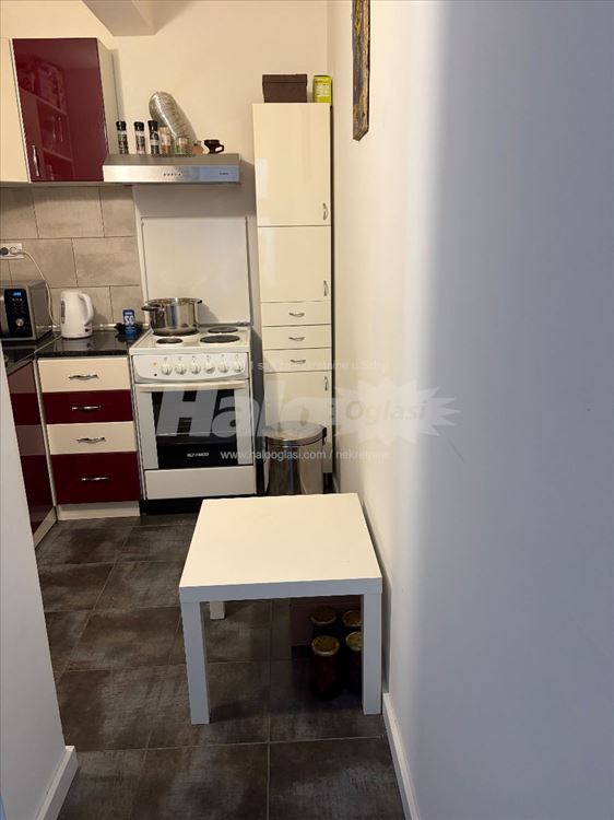 Stan u Dečanskoj, trg Nikole Pašića — 6