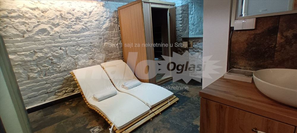 Stan u industrijskom stilu sa spa prostorom — 7