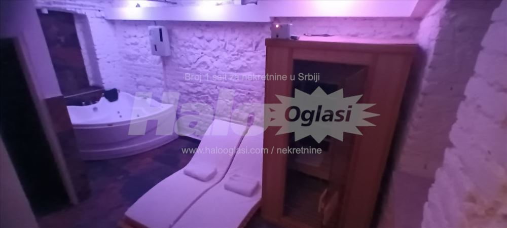 Stan u industrijskom stilu sa spa prostorom — 12