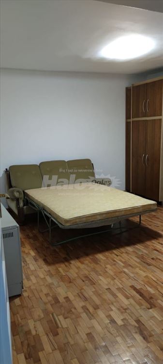 Stan u kuci, parking. Vozdovac — 11