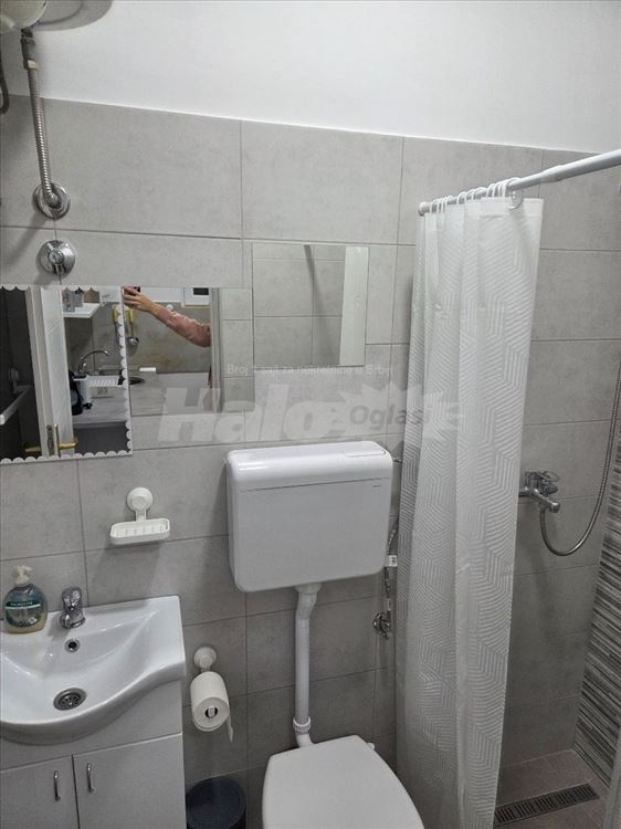 Stan u kuci sa dvoristem, odlicna lokacija — 7
