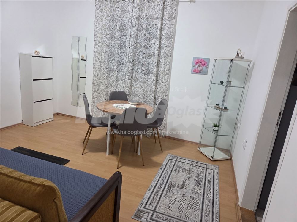 Stan u kuci sa dvoristem, odlicna lokacija — 11