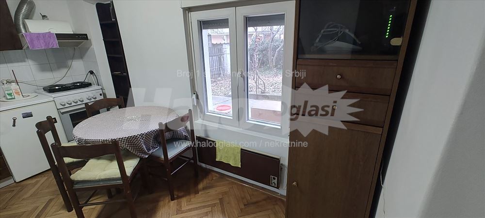 Stan u kuci, sa zasebnim ulazom i dvorostem — 7