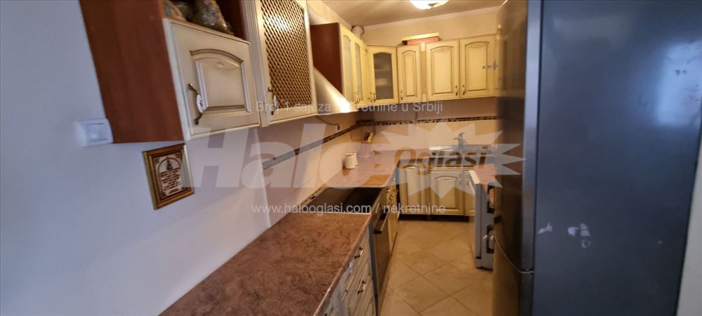 Stan u kući 70m² + terasa 10m² | parking — 3