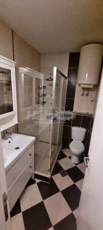 Stan u kući 70m² + terasa 10m² | parking — 8