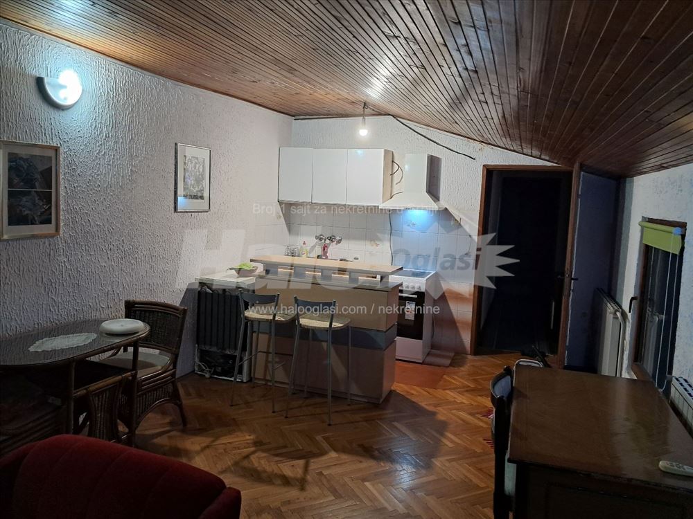 Stan u kući na prvom spratu, samo zajednički ulaz — 2