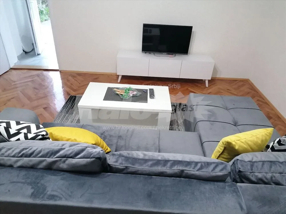 Stan u kući, prizemlje, renoviran — 2
