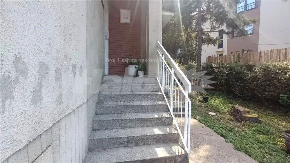 Stan u kući sa garažom i dvorištem na Miljakovcu — 3