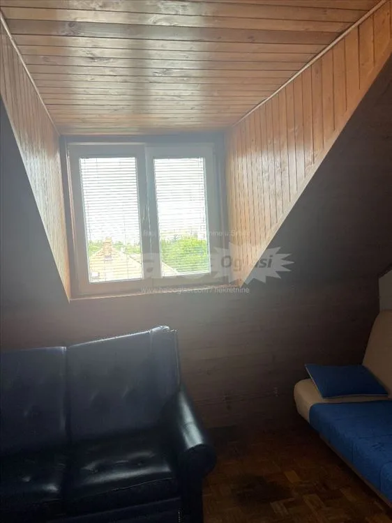 Stan u potkrovlju u privatnoj kući — 5