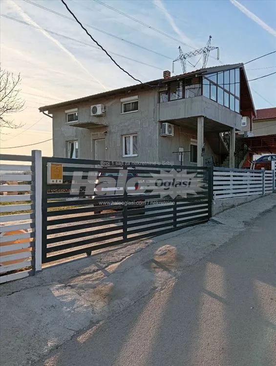 Stan u prizemlju u  kuci (P+Pk )za izdavanje — 2