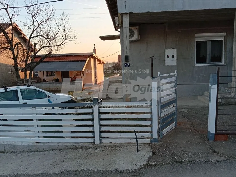 Stan u prizemlju u  kuci (P+Pk )za izdavanje — 3