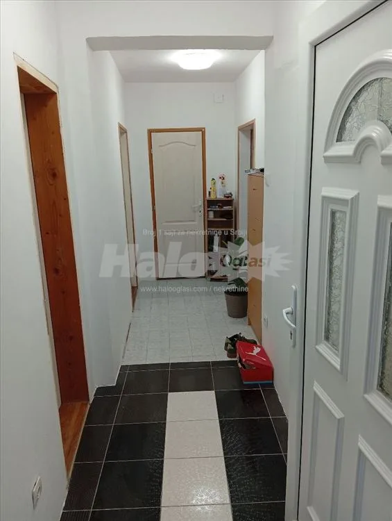 Stan u prizemlju u  kuci (P+Pk )za izdavanje — 5